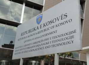 Kosovo : Thaçi augmente les salaires de la fonction publique de 30 à 50%