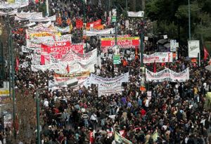 Grèce : salariés, chômeurs et retraités dans la rue contre l&rsquo;austérité