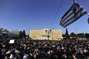Grèce : place de la Constitution, la nouvelle agora des « Indignés »