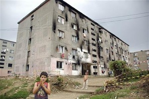 Roumanie : à Baia Mare, un « mur de la honte » pour isoler les Roms
