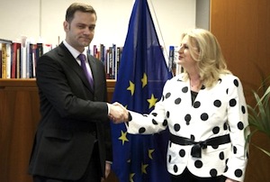 155041_0211-tahiri-stefanovic01-fonet-foneteu-tv-newsroom_f.jpg
