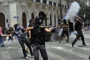 Athènes : collusion entre la police et les casseurs d&rsquo;extrême droite ?