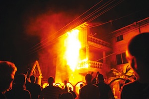 Émeutes en Bulgarie : les hooligans attaquent la communauté rom