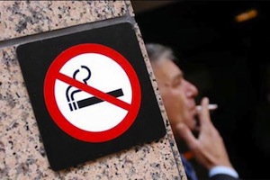 Serbie : le Parti socialiste fait campagne pour « les droits des fumeurs »
