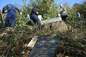 Cimetières profanés au Kosovo : les morts ne reposent pas en paix