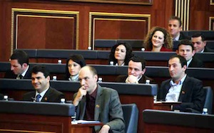 Le Parlement du Kosovo réintroduit l’embargo contre les produits serbes