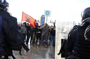 Kosovo : Vetëvendosje bloque à nouveau les frontières avec la Serbie