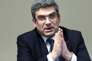 Crise en Roumanie : le ministre des Affaires étrangères révoqué pour son dérapage contre les manifestants