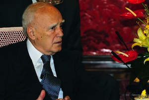 Grèce : le Président de la République renonce enfin à son salaire
