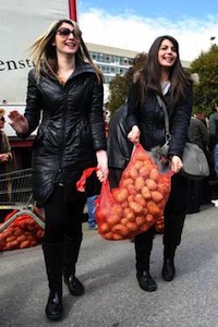 Grèce : le « mouvement de la patate » pour faire face à la crise