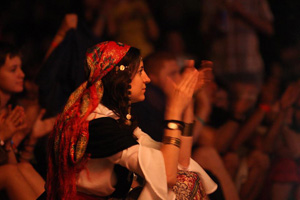 Ouverture de l&rsquo;International Romani Art Festival en Roumanie : « promouvoir le dialogue interculturel »