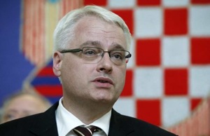 Croatie : Ivo Josipović reçoit la présidente du Kosovo et boudera l’investiture de Tomislav Nikolić