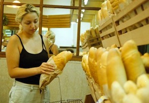 La Bosnie-Herzégovine à l&rsquo;heure de la crise : la cohue pour du pain rassis