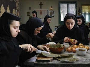 Cinéma : « Au-delà des collines », portrait d&rsquo;une Roumanie à l’asphyxie