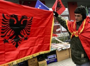 Centenaire de l’indépendance albanaise : Pristina en rouge et noir