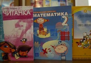 Serbie : des manuels scolaires qui alimentent les préjugés et les discriminations