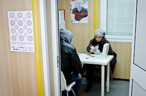 Sida en Roumanie : la vie pour une seringue