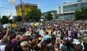 Bebolucija, révolte citoyenne en Bosnie : manifestation géante à Sarajevo