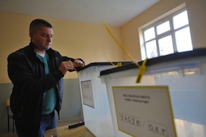 Nord du Kosovo : bureaux de vote attaqués à Mitrovica, scrutin annulé ?