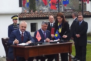 À Prizren, un accord « historique » entre l&rsquo;Albanie et le Kosovo