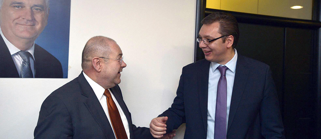 Mercato gouvernemental en Serbie : Aleksandar Vučić rallie le SPS et les Hongrois de Voïvodine