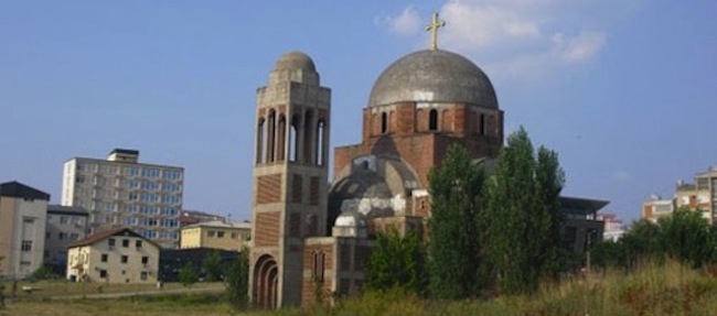 Kosovo : va-t-on détruire l&rsquo;église orthodoxe inachevée de Pristina ?
