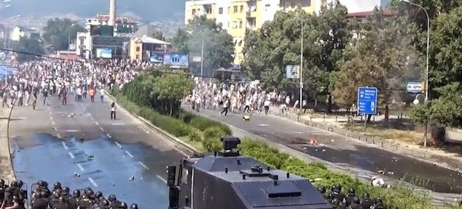 Verdict du quintuple meurtre en Macédoine : une manifestation qui dérape en affrontements avec la police
