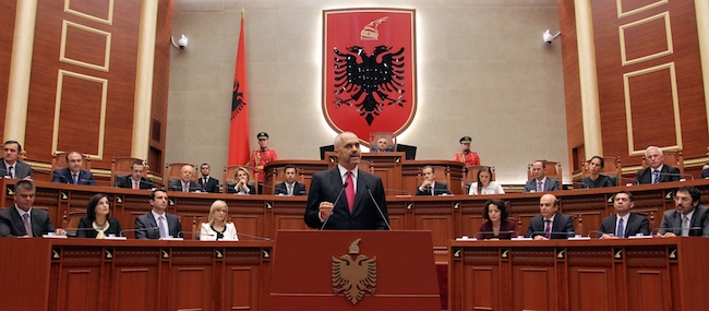 Crise politique en Albanie : l&rsquo;opposition bientôt exclue du Parlement ?