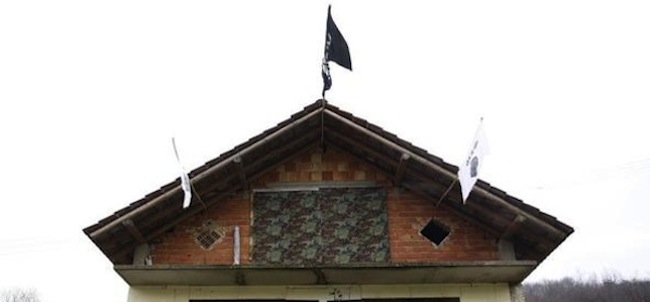 Bosnie : les drapeaux de l&rsquo;État islamique ont fait leur apparition à Gornja Maoča