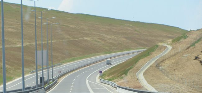 Kosovo : «l&rsquo;Autoroute de la nation», symbole du néocolonialisme américain