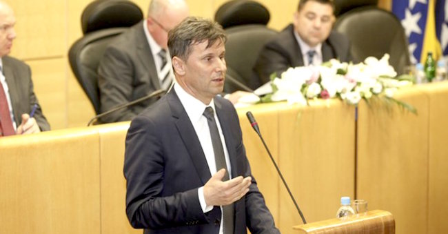 Bosnie-Herzégovine : six mois après les élections, enfin des gouvernements