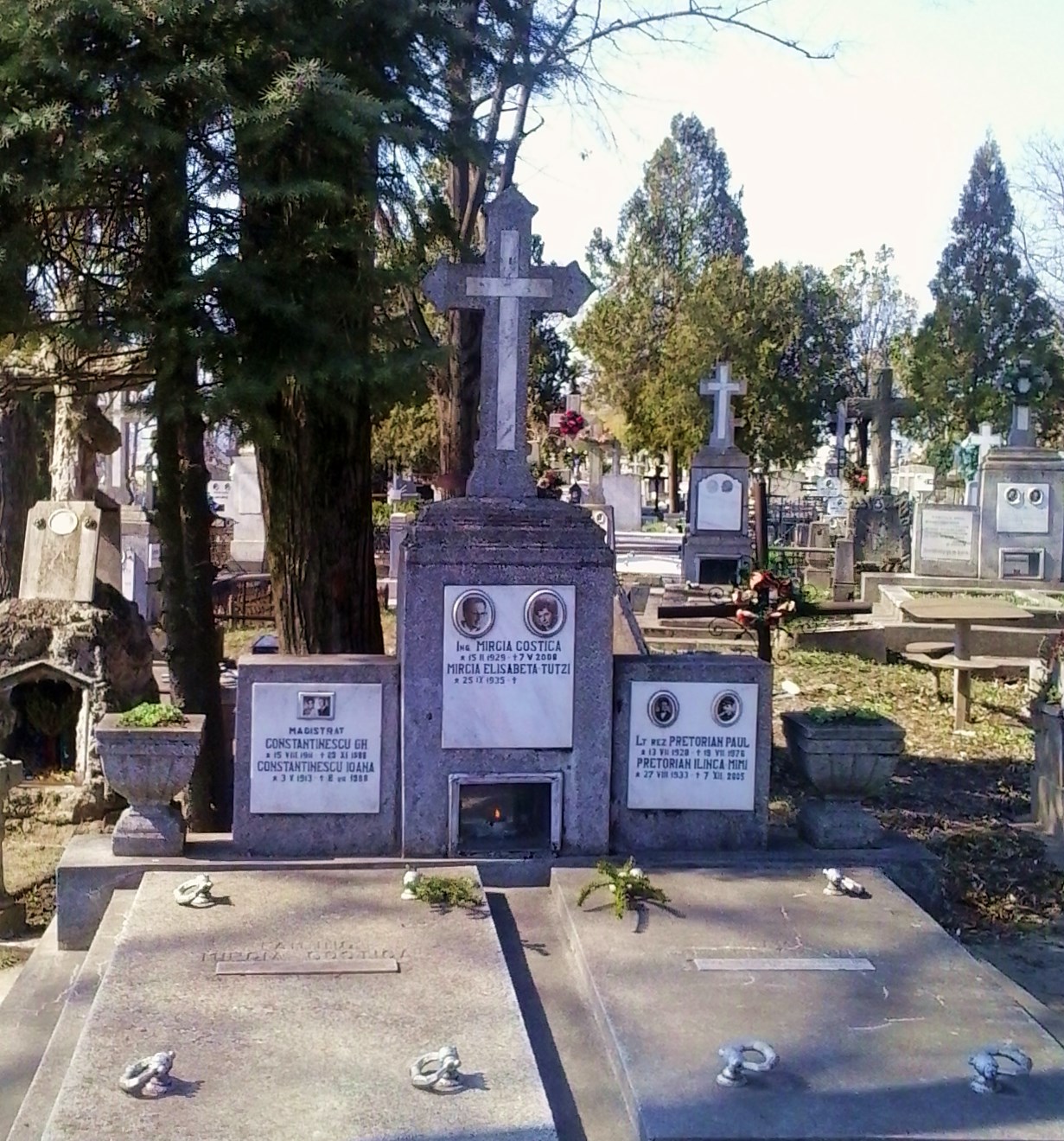 Blog • Flânerie curieuse au cimetière « Eternitatea » de Iași