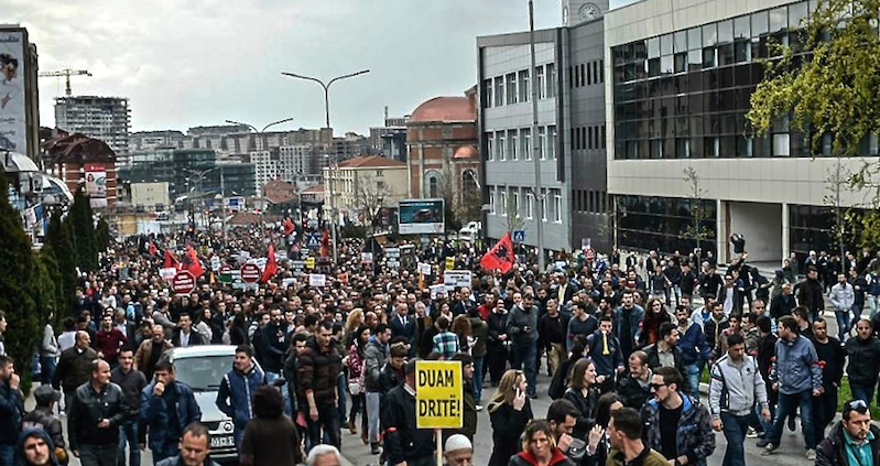 Kosovo : l’opposition manifeste dans le calme à Pristina