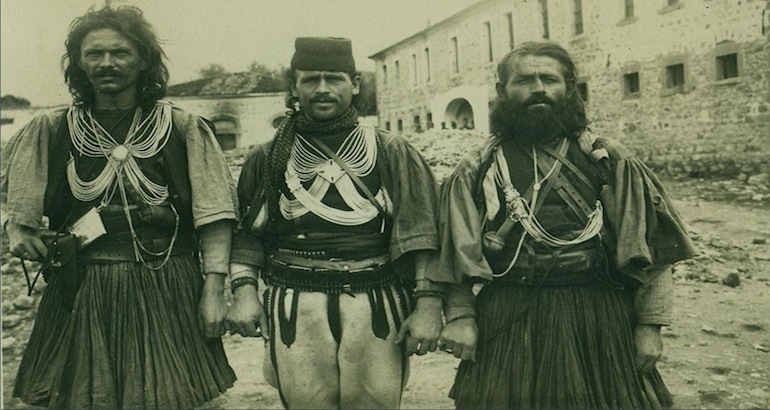 Blog • l&rsquo;Albanie, les Macédoniens et l es Aroumains dans les  textes du colonel Ordioni. 1 Un spectacle biblique, la caravane des Koutzo-Valaques