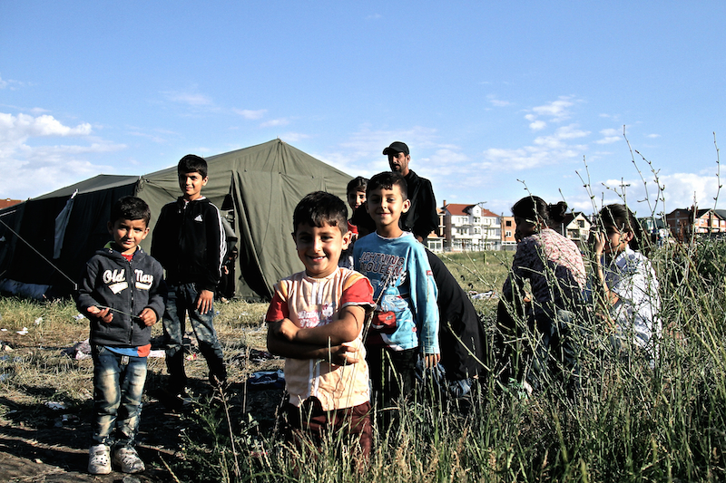 Urgence humanitaire en Serbie : des centaines de migrants dorment dans les rues de Preševo