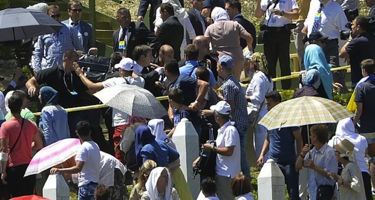 Srebrenica : Aleksandar Vučić chassé du Mémorial de Potočari