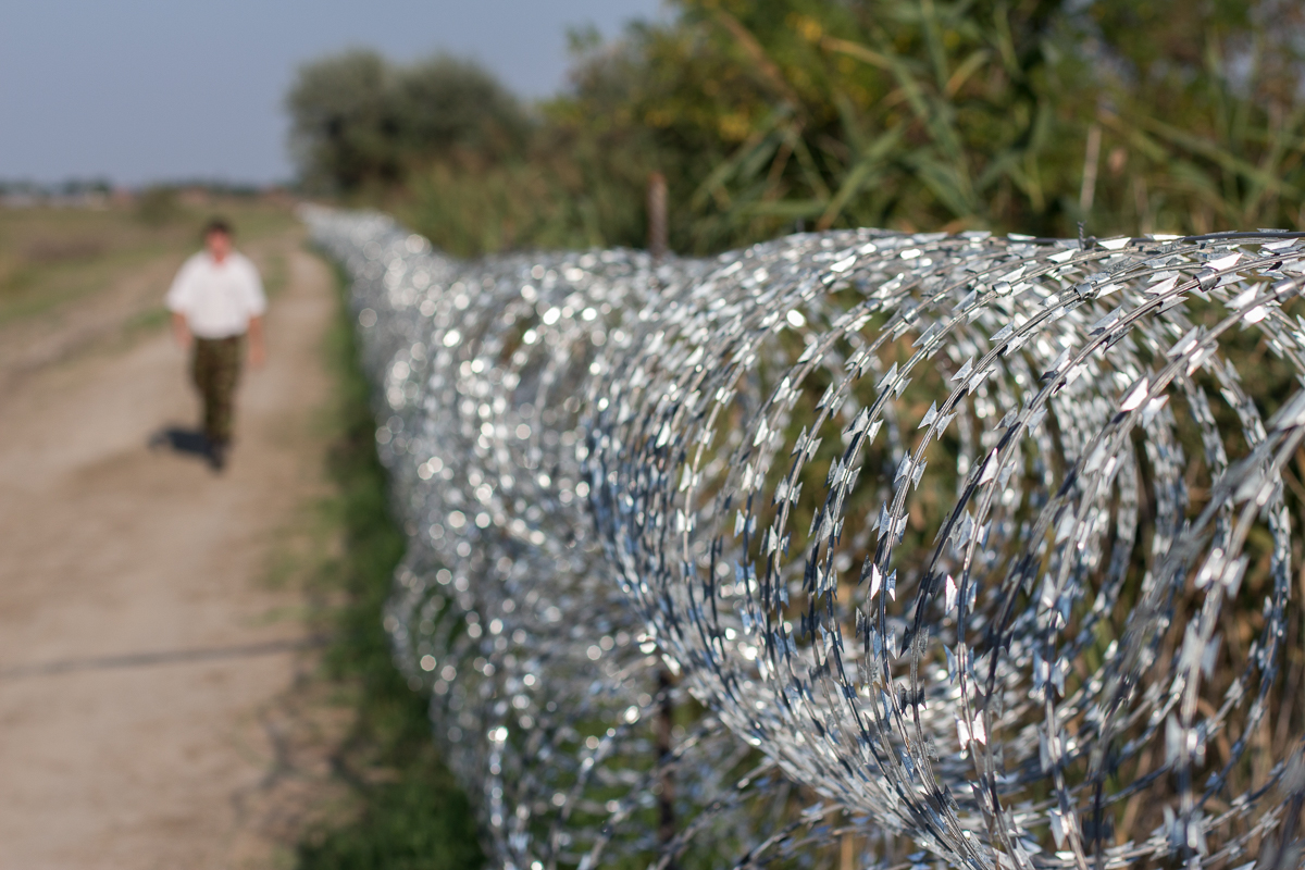 La Hongrie a achevé son «mur», les réfugiés continuent de passer