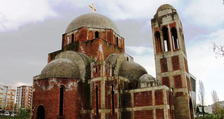 Pristina : l&rsquo;église du Christ-Sauveur, symbole encombrant des années Milošević