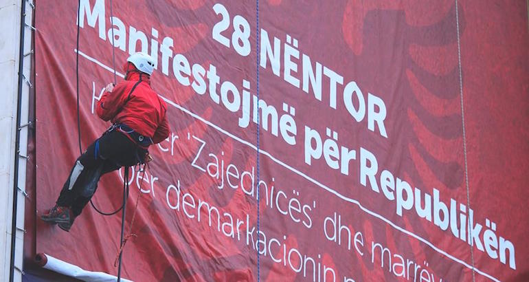 Kosovo : l&rsquo;opposition manifeste «pour la République»