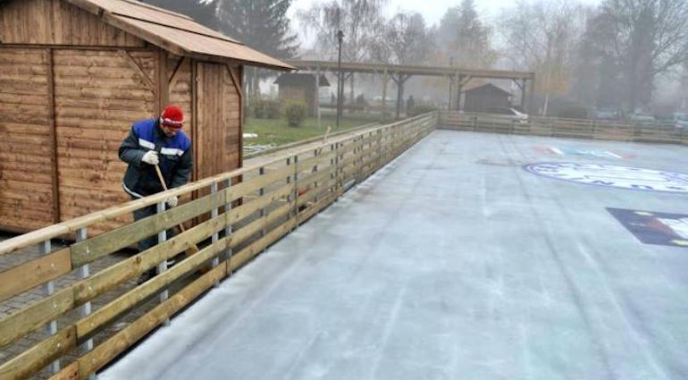 Croatie : à Đakovo, la patinoire est gratuite, mais que pour les bons catholiques