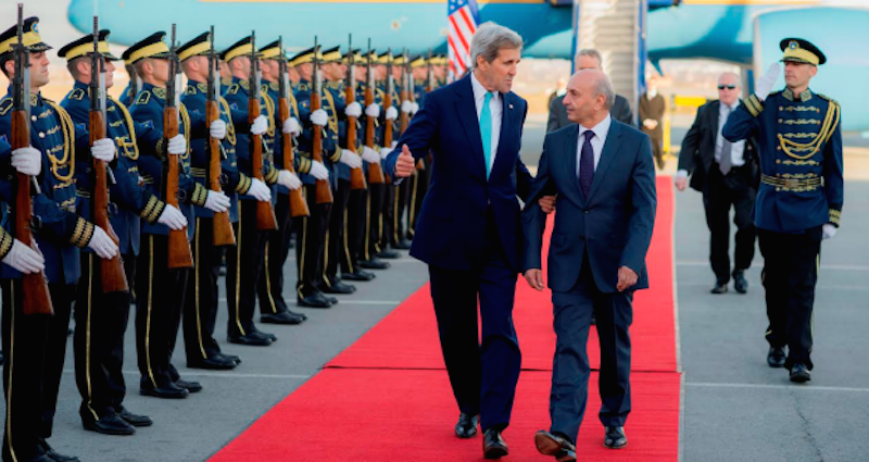Kosovo, Serbie : en tournée dans les Balkans, John Kerry distribue blâmes et bons points