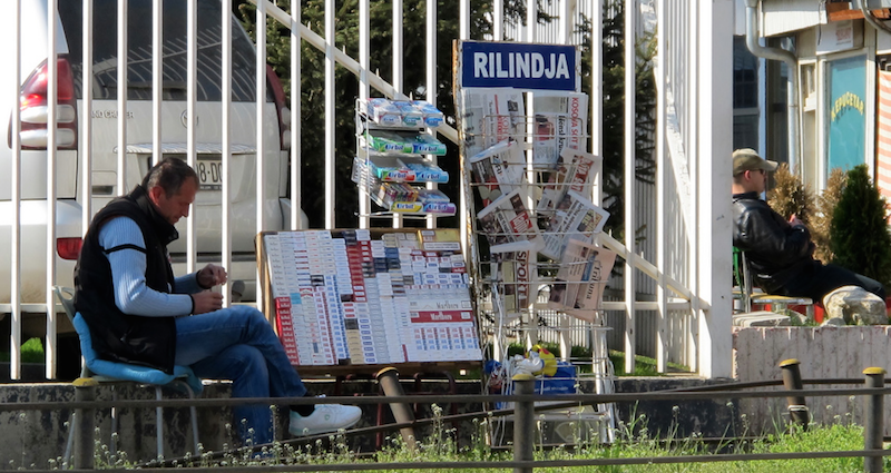 Violences, menaces, intimidations : le quotidien des journalistes du Kosovo