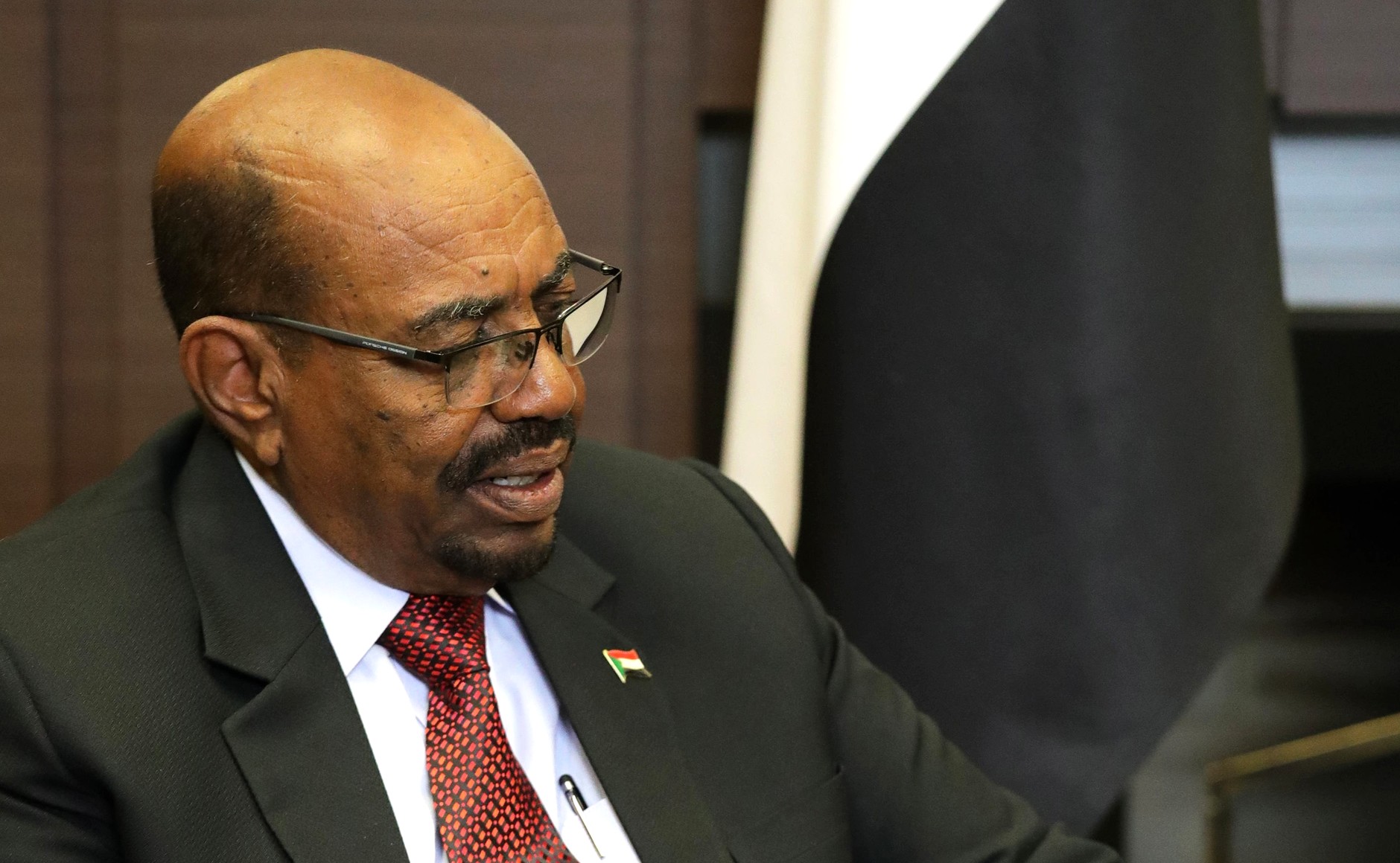 CPI : la Serbie décore le Président soudanais el-Bechir, accusé de crimes au Darfour