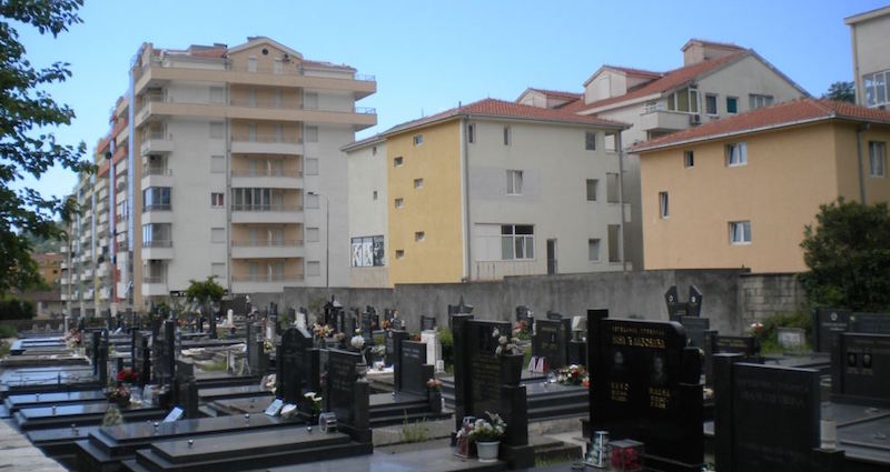 Monténégro : à Budva, le «repos éternel» est un luxe