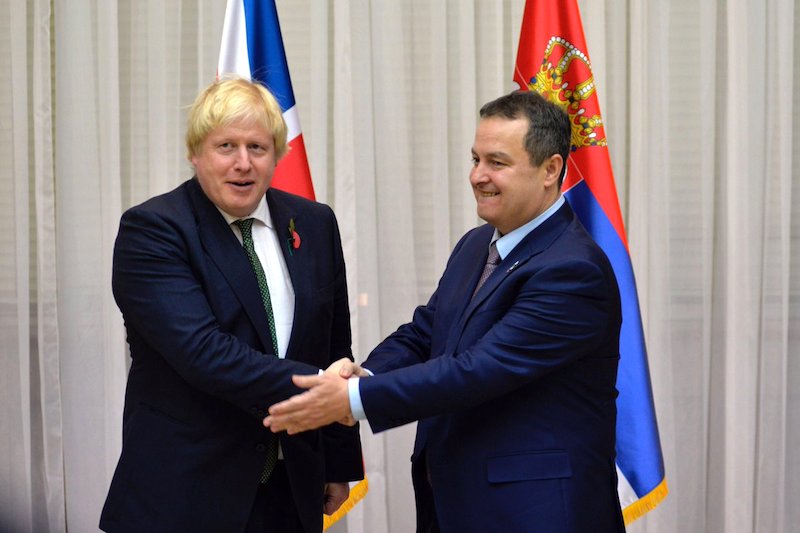 Boris Johnson, un « ami » de la Serbie ?
