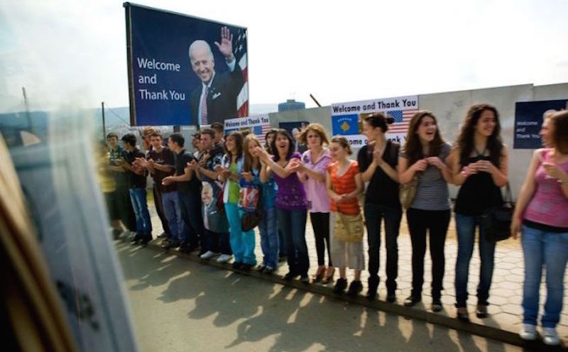 Joe Biden au Kosovo : «la réconciliation avec la Serbie ou l&rsquo;isolement»