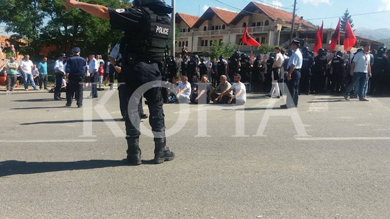 Manifestation contre le retour de Serbes dans le sud du Kosovo