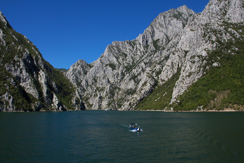 Depuis le lac de Koman, voyage au cœur de l&rsquo;Albanie sauvage
