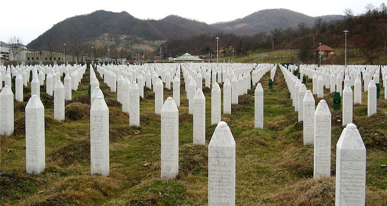 Massacre de Srebrenica : Sarajevo demande à la CIJ de rejuger Belgrade pour «génocide», les Serbes se fâchent