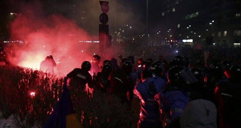 Roumanie : la mobilisation s’élargit après le passage en force du gouvernement